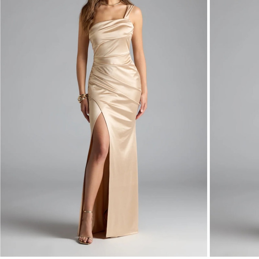 Elegant gold Evening gown